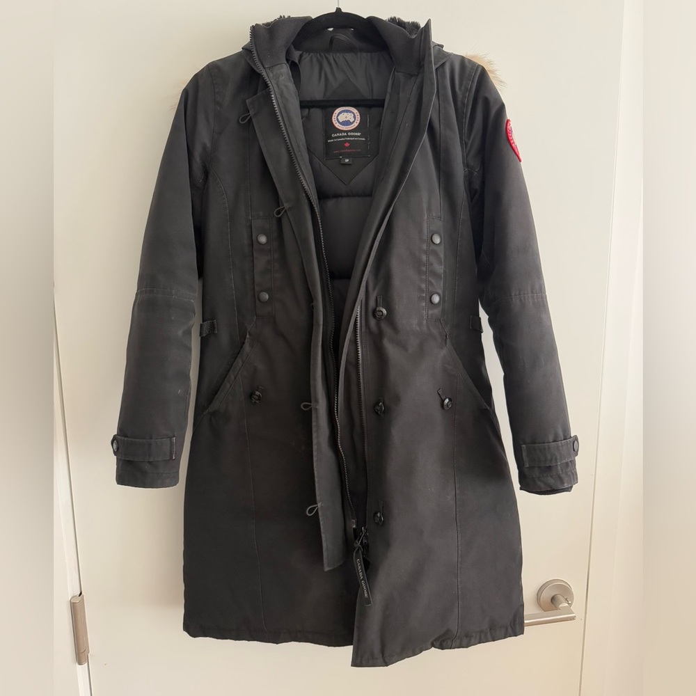 Canada Goose Women's Kensington Parka with Coyote Fur